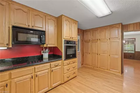 Kitchen - 2919 Hoover Hill Rd, Trinity, NC 27370 photo 5 of 5