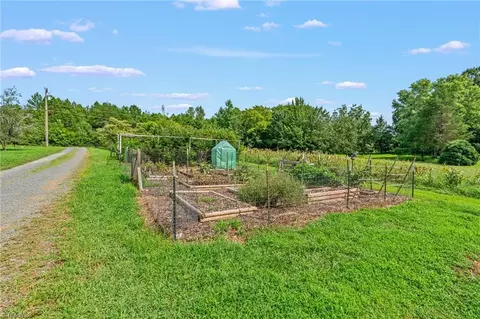 Exterior - 2919 Hoover Hill Rd, Trinity, NC 27370 photo 16 of 17