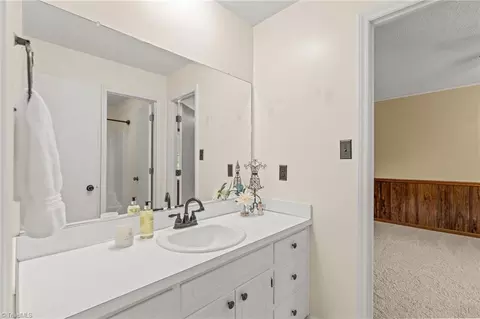 Bath - 2919 Hoover Hill Rd, Trinity, NC 27370 photo 3 of 5