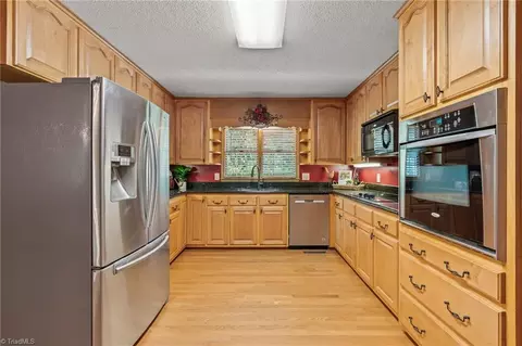 Kitchen - 2919 Hoover Hill Rd, Trinity, NC 27370 photo 1 of 5