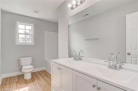 Bath - 817 Tryon Ave, High Point, NC 27260 photo 2 of 4