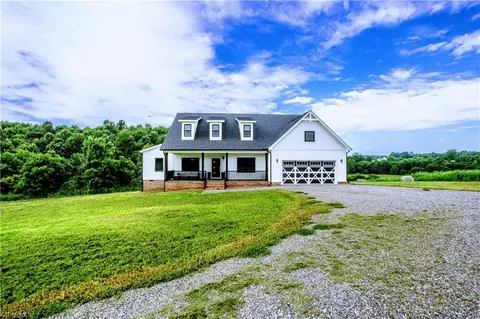 Exterior - 215 Autumn Rd, Harmony, NC 28634 photo 10 of 13