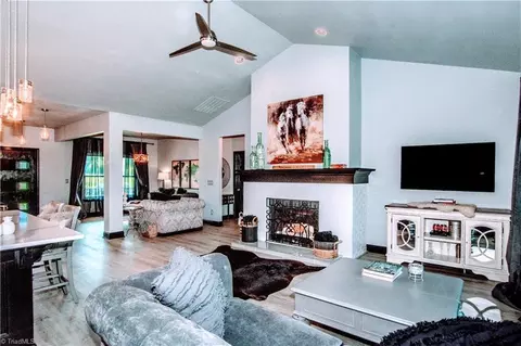 Living - 215 Autumn Rd, Harmony, NC 28634 photo 2 of 2