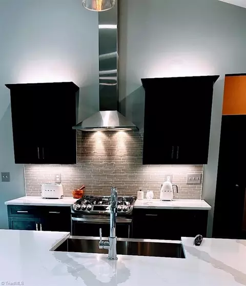 Kitchen - 215 Autumn Rd, Harmony, NC 28634 photo 5 of 7
