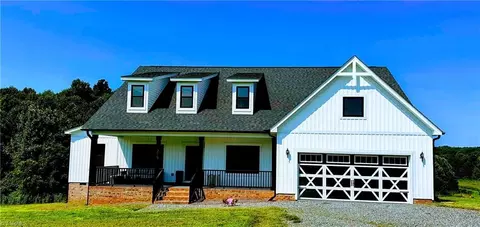 215 Autumn Rd, Harmony, NC 28634