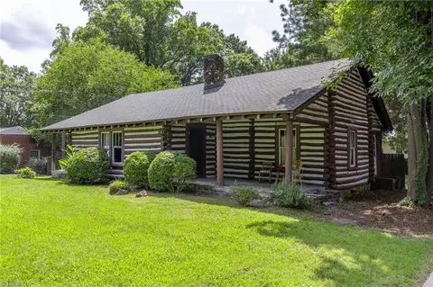 2506 Pinecroft Rd, Greensboro, NC 27407