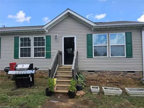 5821 Loradale Dr, Kernersville, NC 27284