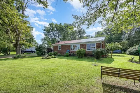 199 Simpson Rd, Mount Airy, NC 27030