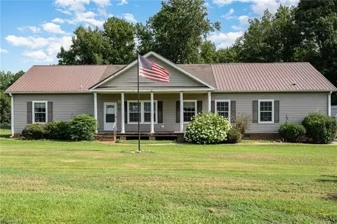 1830 Selby Dr, Snow Camp, NC 27349