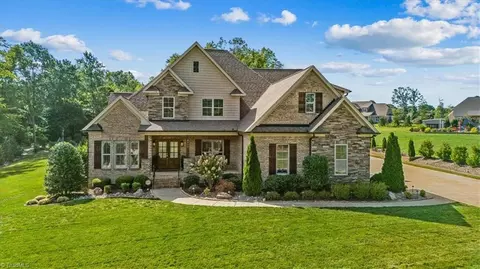 8000 Honkers Hollow Dr, Stokesdale, NC 27357