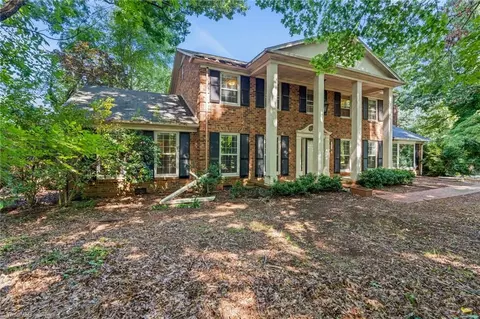 722 Foxridge Rd, Greensboro, NC 27406