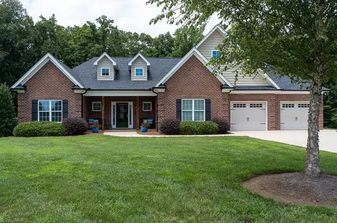 175 Bandelier Ct, Clemmons, NC 27012