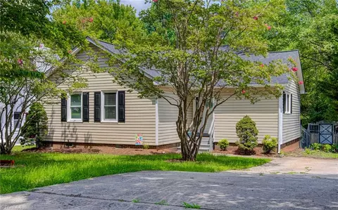 5 Arta Ln, Greensboro, NC 27406