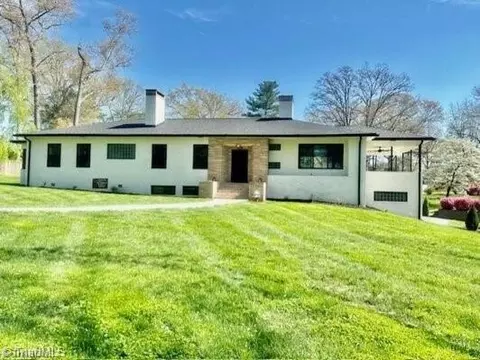 109 Grace St, Mount Airy, NC 27030