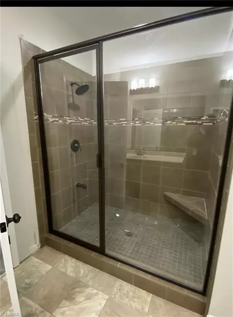 Bath - 3653 Copper Ct, High Point, NC 27265 photo 3 of 4