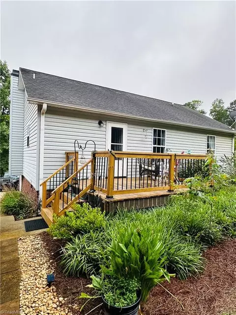 121 Conifer Ct, King, NC 27021 photo 4