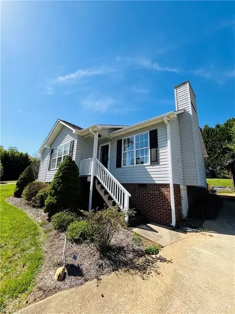 121 Conifer Ct, King, NC 27021 photo 3