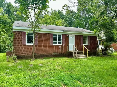 1504 Woodmere Dr, Greensboro, NC 27405