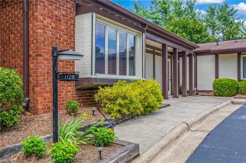 1129 Gatehouse Rd, High Point, NC 27262