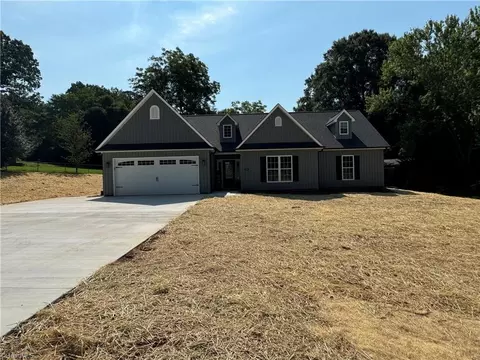 192 Country Ln, King, NC 27021