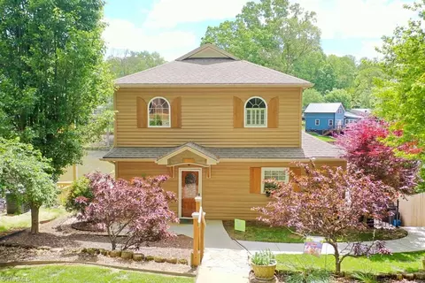 177 Arrowhead Pt, Lexington, NC 27292
