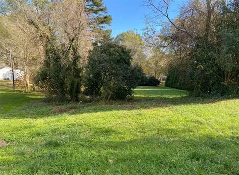 00 Country Club Rd, Winston Salem, NC 27104