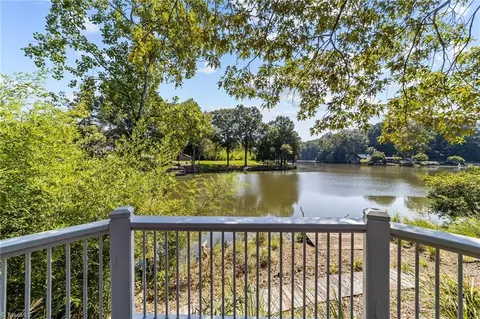 3840 N Lakeshore Dr, Clemmons, NC 27012
