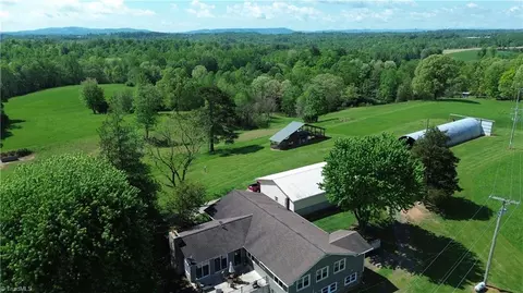 155 Skeet Club Ln, Elkin, NC 28621