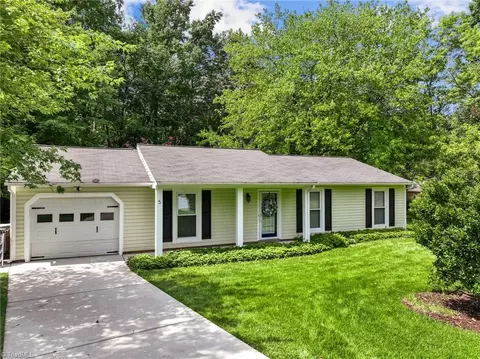 5 Wordsworth Ct, Greensboro, NC 27455