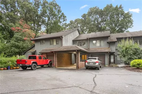 210 College Rd #605, Greensboro, NC 27410