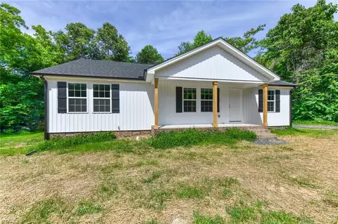 5005 5009 Pheasant Dr, Greensboro, NC 27406