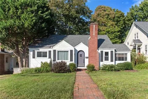 626 Sunset Dr S, Winston Salem, NC 27103