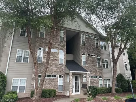 3005 Greystone Pt #D, Greensboro, NC 27410