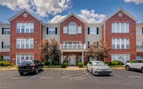 522 College Rd #308, Greensboro, NC 27410