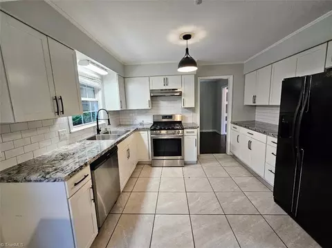 Kitchen - 2016 Briarcliff Dr, High Point, NC 27265 photo 3 of 5