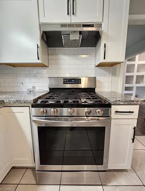 Kitchen - 2016 Briarcliff Dr, High Point, NC 27265 photo 5 of 5