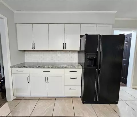 Kitchen - 2016 Briarcliff Dr, High Point, NC 27265 photo 2 of 5