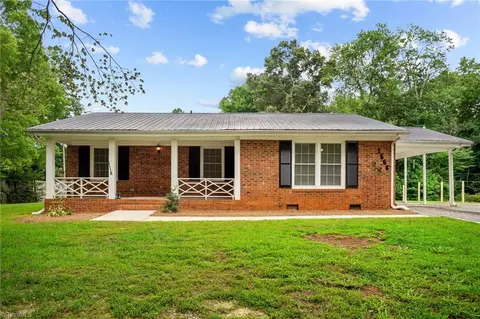 1566 Pineland Dr, Kernersville, NC 27284