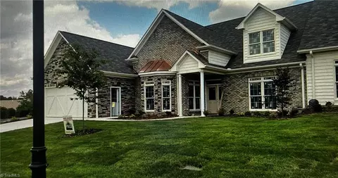 2724 Croquet Cir, High Point, NC 27262
