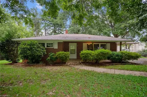401 Poplar Cir, Yadkinville, NC 27055