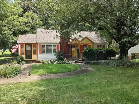 201 Peace Haven Rd, Winston Salem, NC 27104