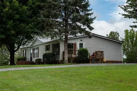 114 Fortworth Ln, Pilot Mountain, NC 27041
