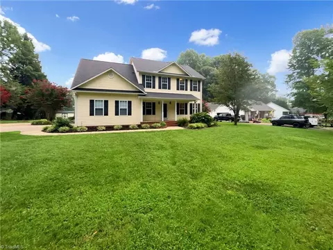 5513 Fairway Run Dr, Mcleansville, NC 27301