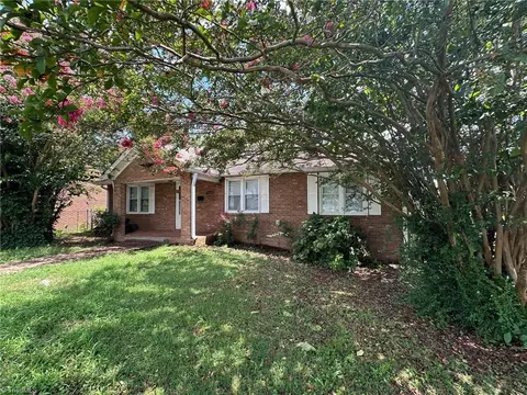 109 S 5th Ave, Mayodan, NC 27027