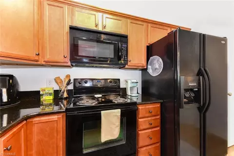 Kitchen - 5425 Forester Dr #2D, High Point, NC 27265 photo 3 of 4