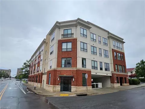 411 Washington St #303, Greensboro, NC 27401