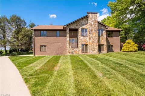 207 Franklin Rd N, Mount Airy, NC 27030