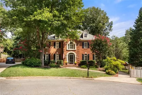 5220 Huntscroft Ct, Winston Salem, NC 27106