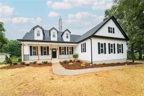 907 Sportsmans Dr, Winston Salem, NC 27101