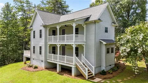 1043 Autumn Dr, East Bend, NC 27018
